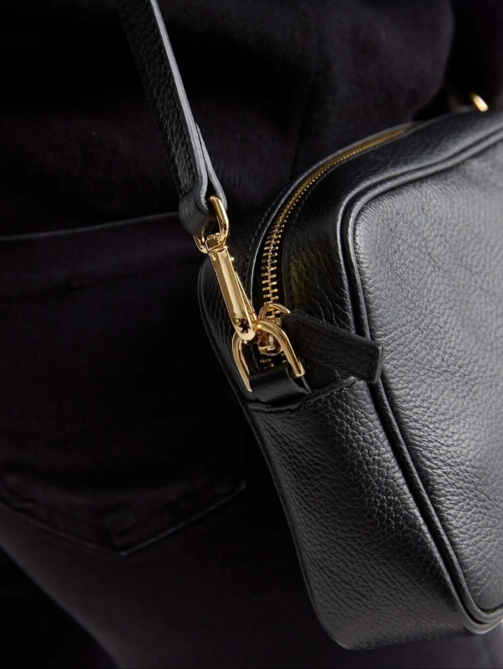 Quince Black Italian Leather Crossbody Bag - Picture 4 of 12